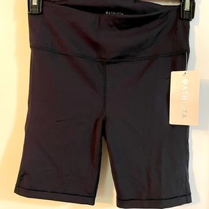 ATHLETA Ultimate Stash Pocket 7" Short NWT Black Size Small